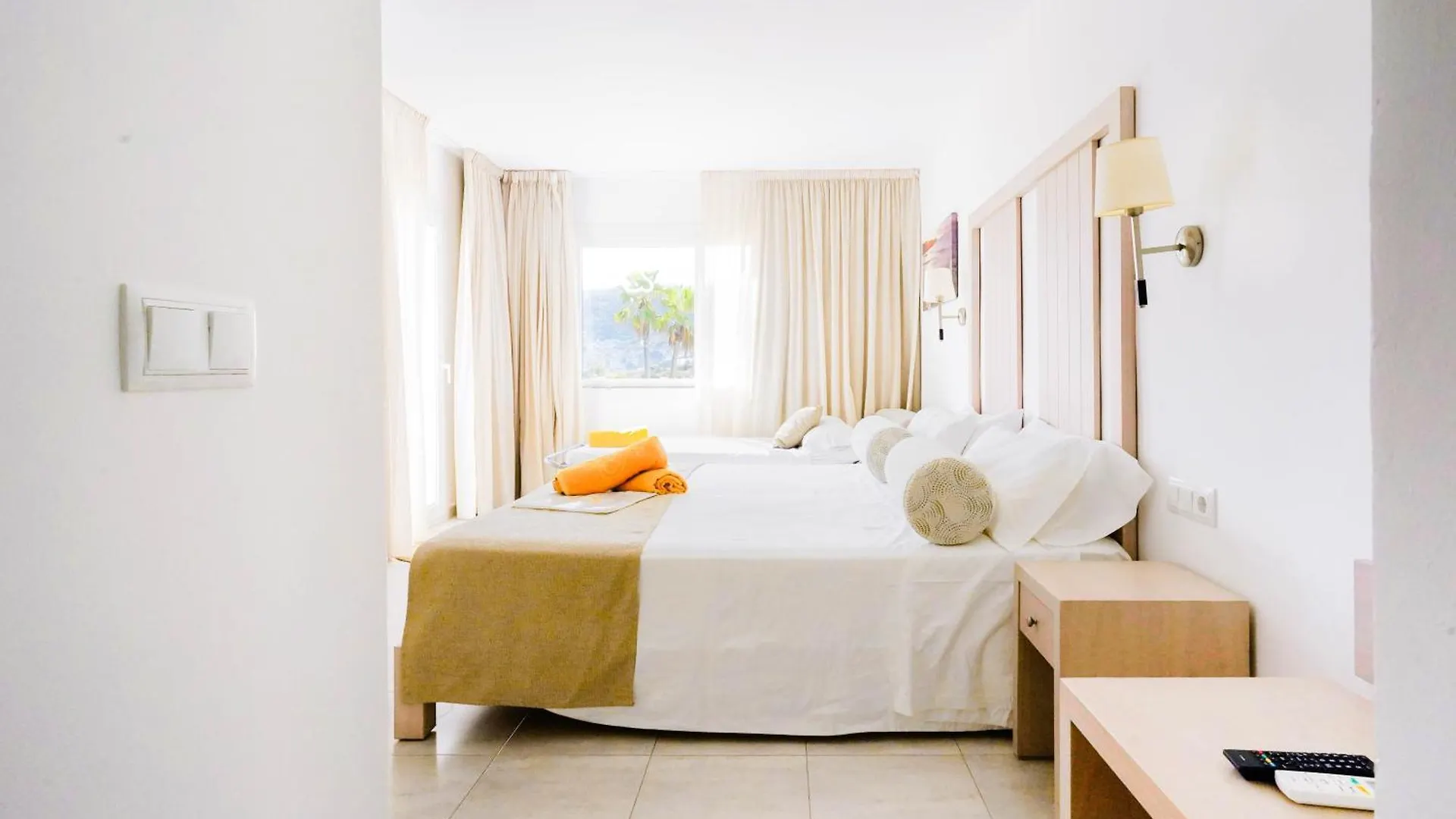 Aparthotel Apartamentos Es Calo