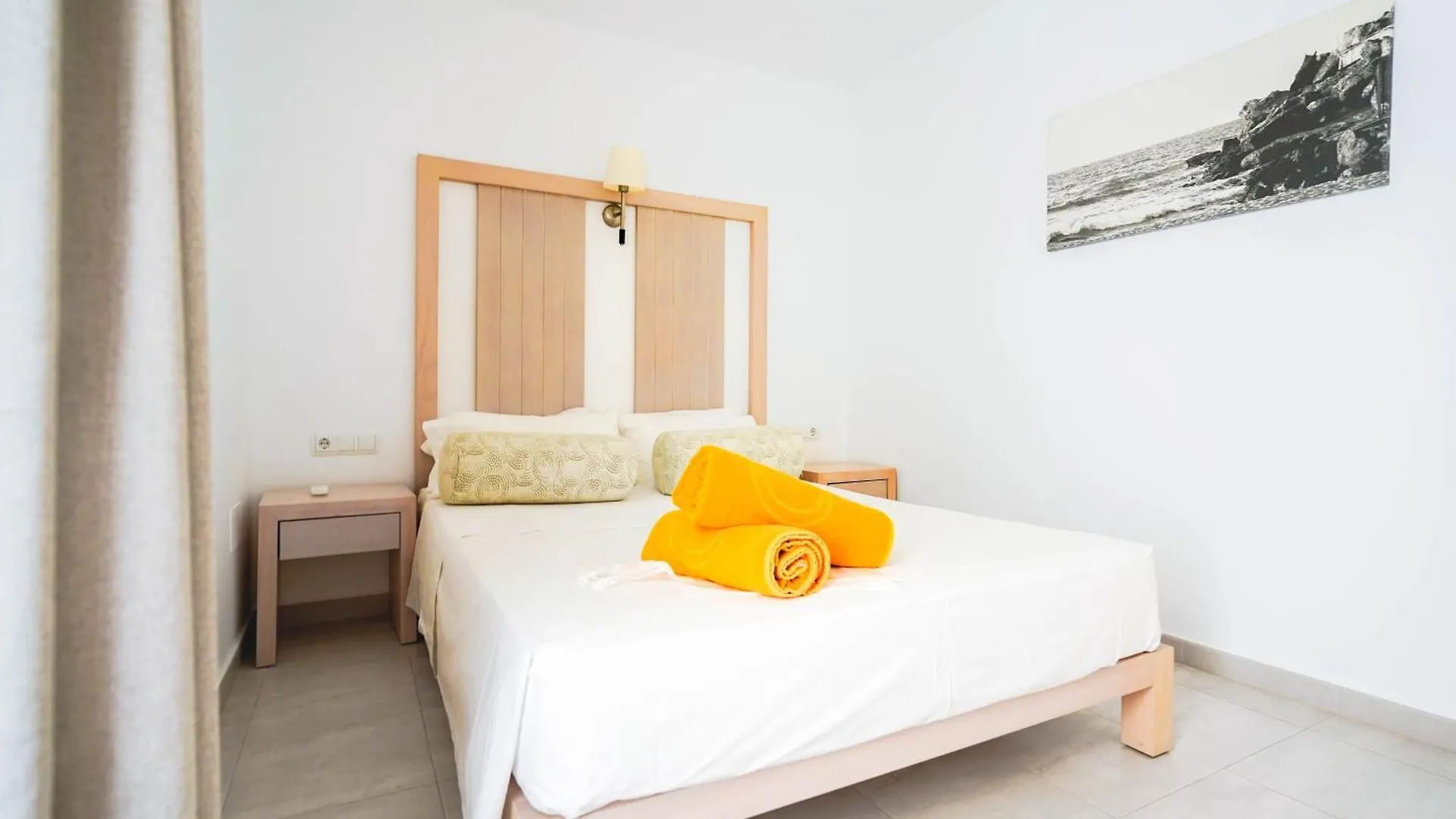 Apartamentos Es Calo 0*, Es Caló de Sant Agustí