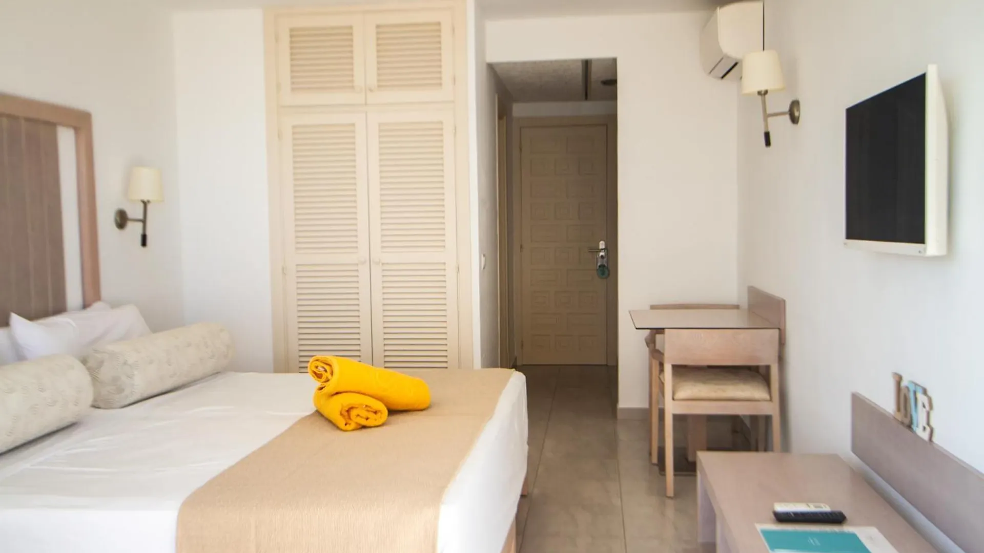 Aparthotel Apartamentos Es Calo
